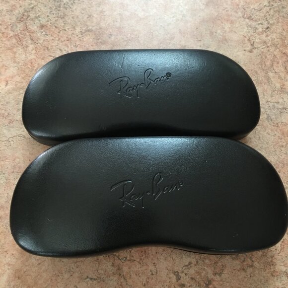2 Ray-Ban hard clamshell sunglass cases - Picture 2 of 8